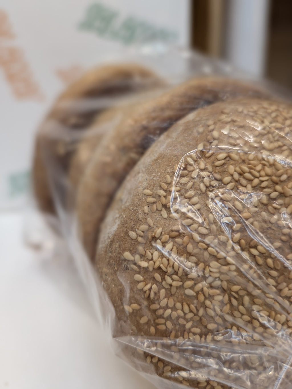 Salamat Buns Bread In a pack of 4 نان ساندویچی گرد در بسته چهار عددی